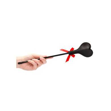 Piccolo Frustino Crop dalla Forma a Cuore con Laccio Rosso Piccolo Frustino Crop dalla Forma a Cuore con Laccio Rosso